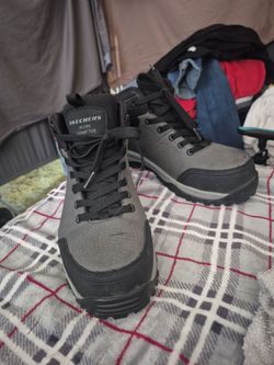 Sketchers work boots size 8