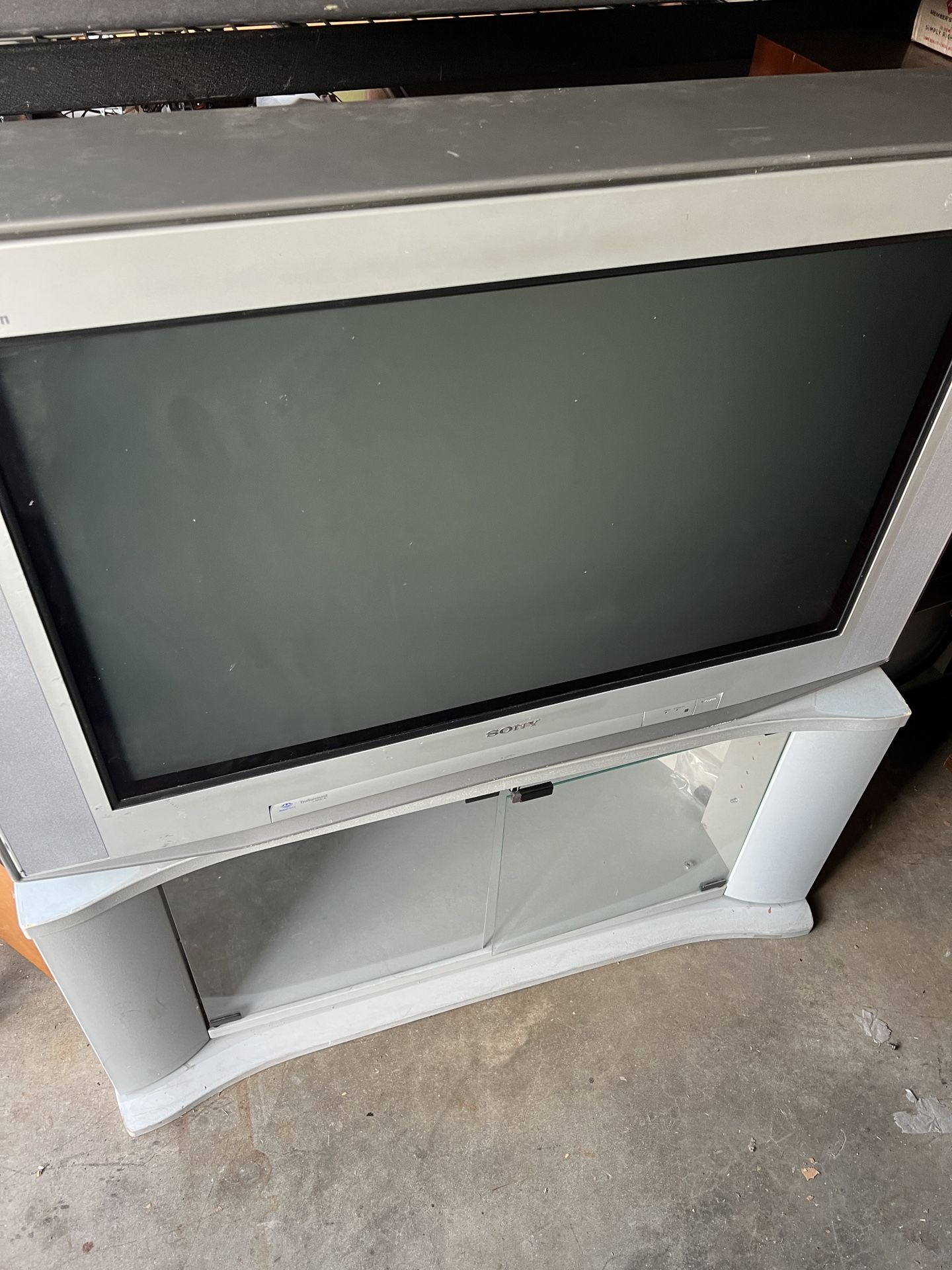 Rare “ widescreen “ Sony CRT With Stand Remote And Manual