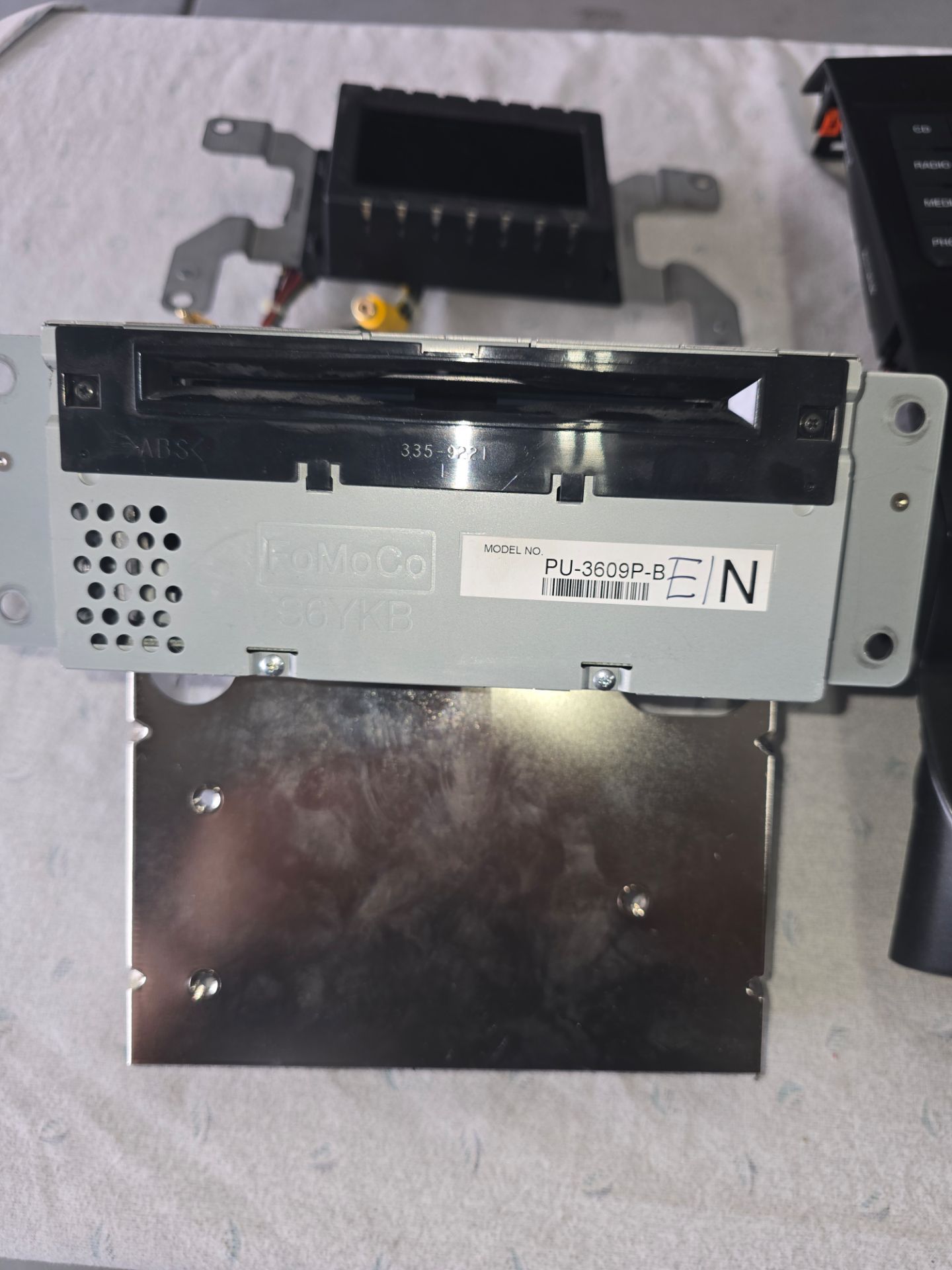 F150 AM/FM CD radio and bezel