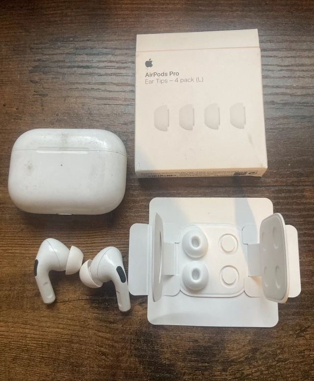 Air Pod Pros With Wireless Charging Case