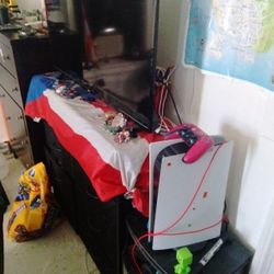Selling TV And PS5 