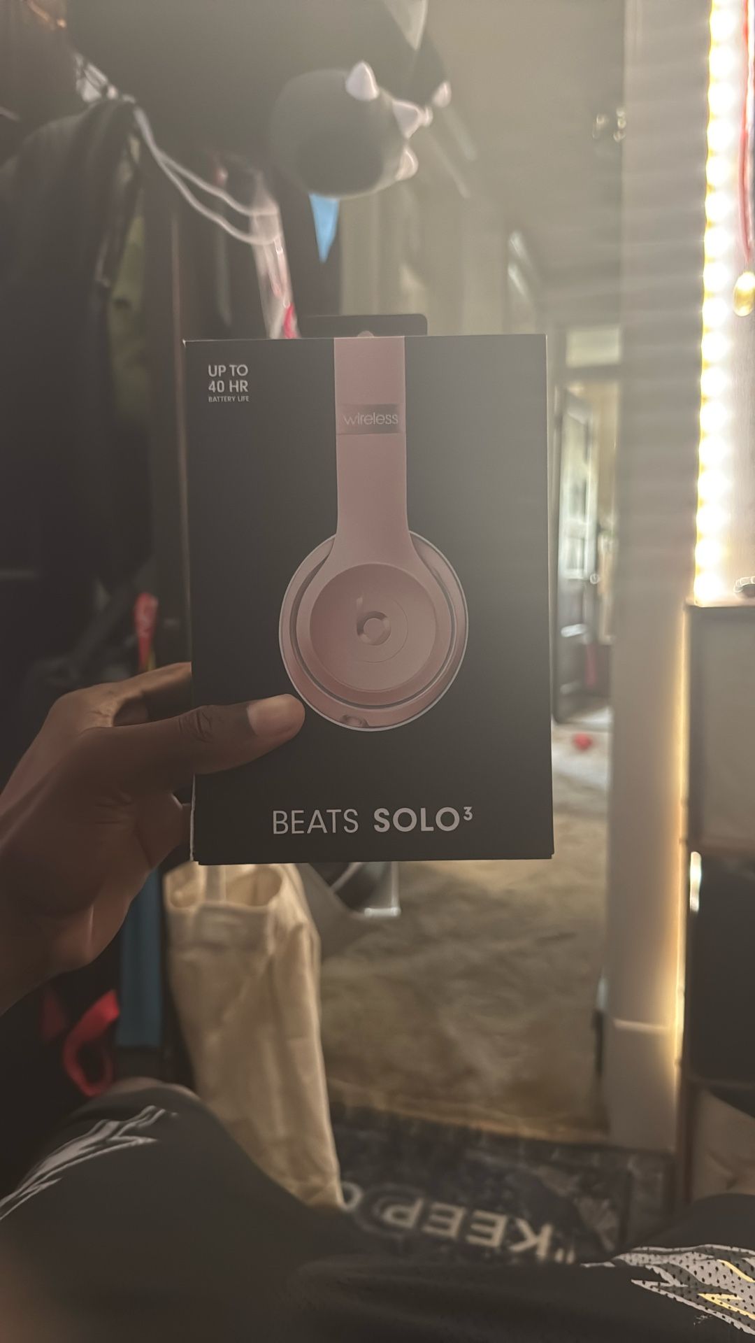 Beats Solo 3 (ONLY WORKS WITH AUX CORD)