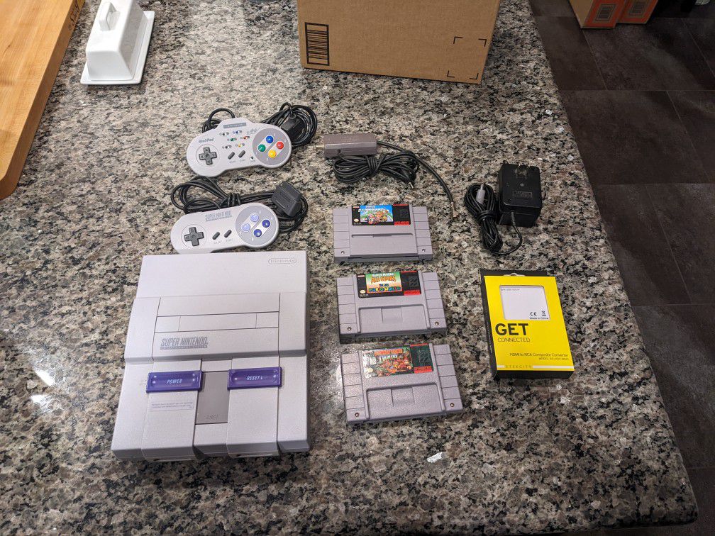 Super Nintendo Entertainment System (with 2 Controllers And 3 Games)