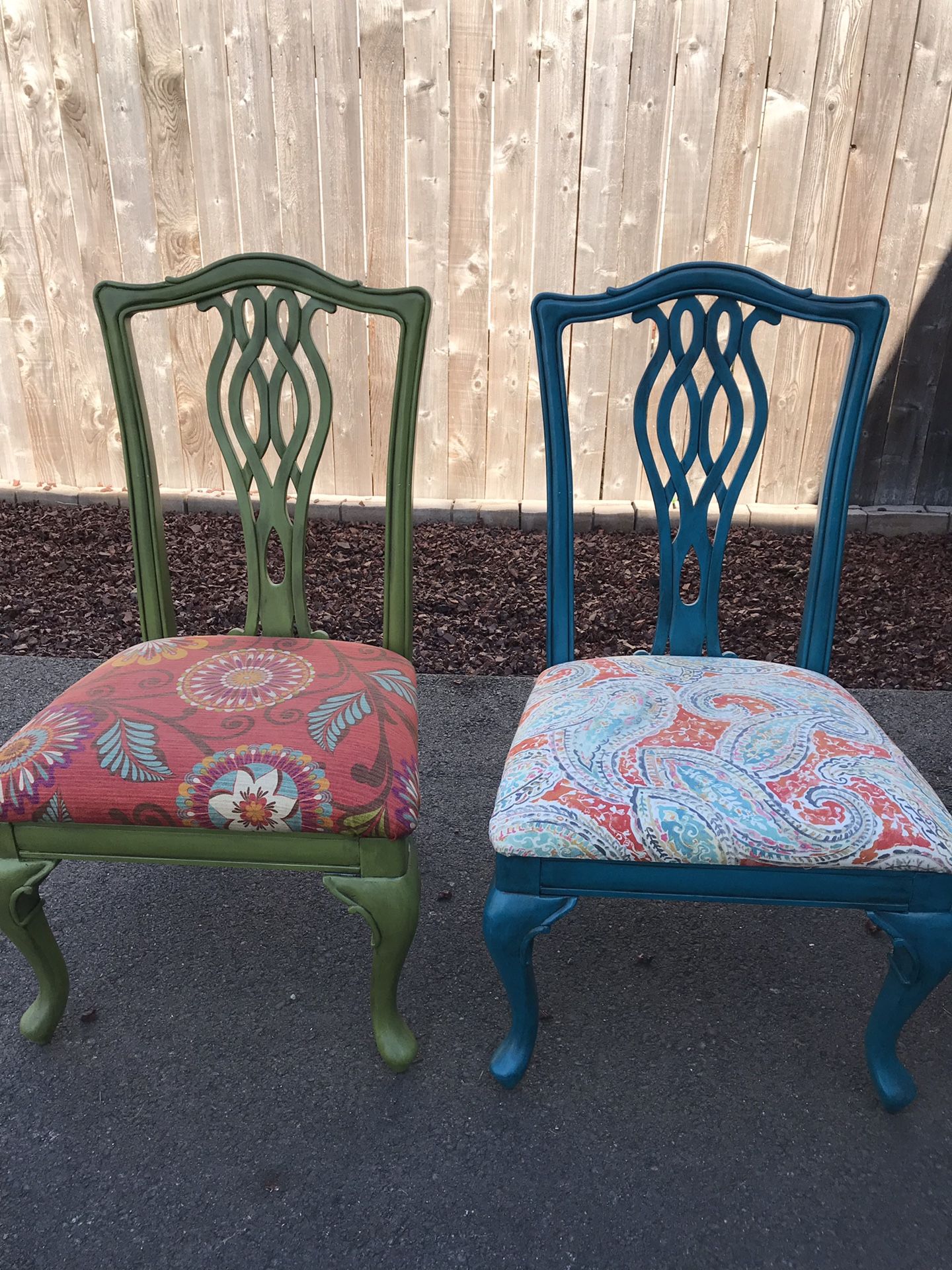 Set of 4 dining chairs