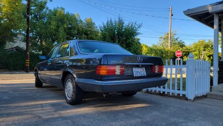 1990 Mercedes-Benz 300-Class