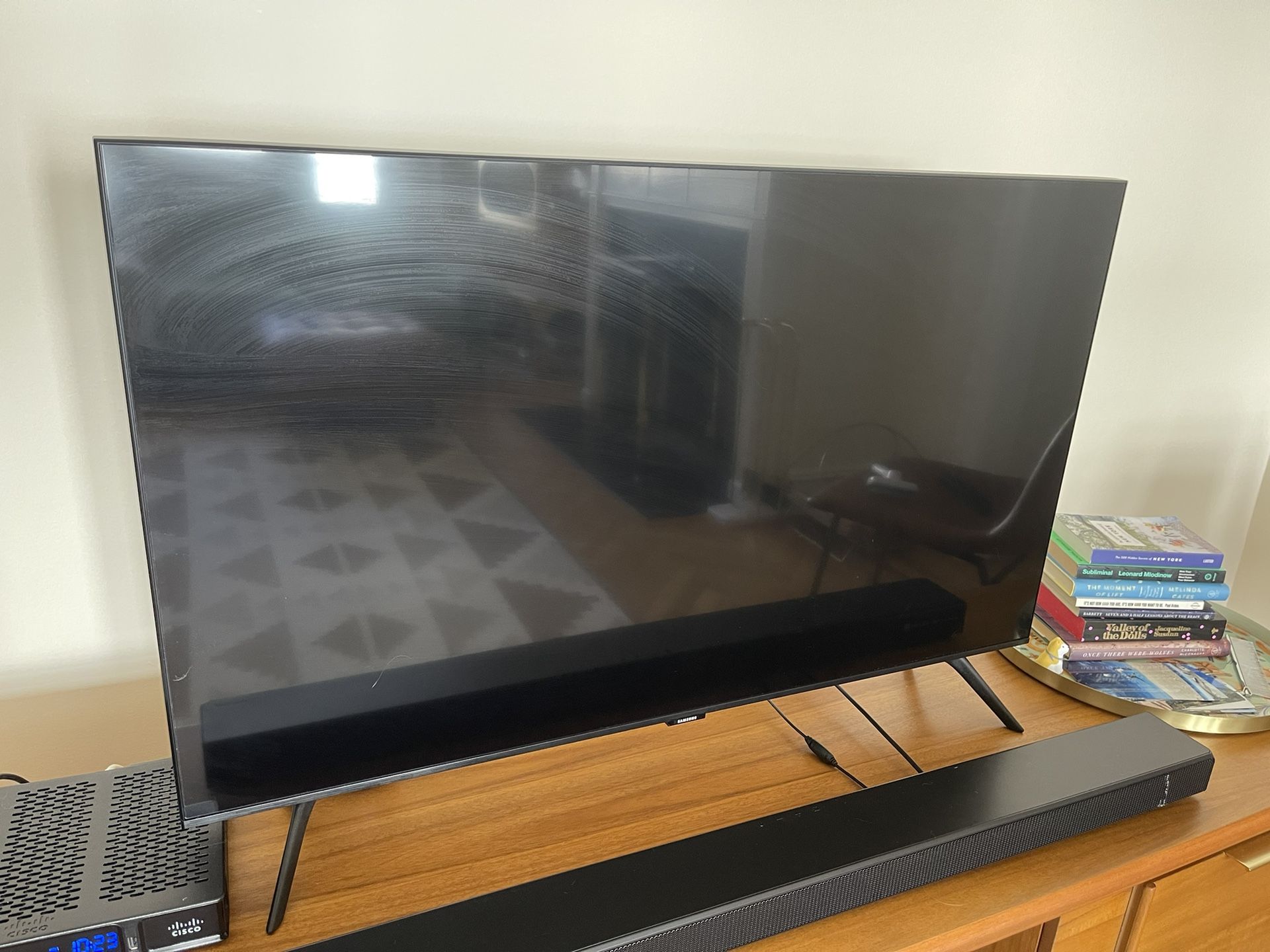 Samsung TV - 43" Class 8 Series LED 4K UHD Smart Tizen TV Model: UN43TU8000FXZA SKU: (contact info removed)