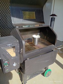 Large Barbque andMeat Smoker used 1 time