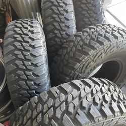 39x12.50r17 Kanati Mud Hog Tires