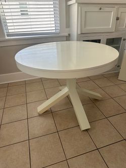 White Circular Dining Table with Leaf