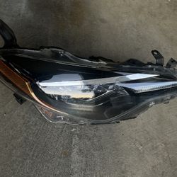 2018 Toyota Corolla - Driver Side Headlight, with Bulb, LED