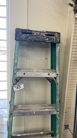 Werner Fiberglass Step Ladder