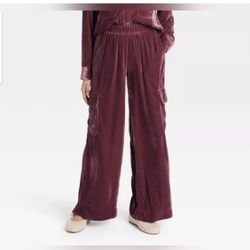 Universal Threads sz S Maroon Mid Rise Velvet Wide Leg Cargo Pants
