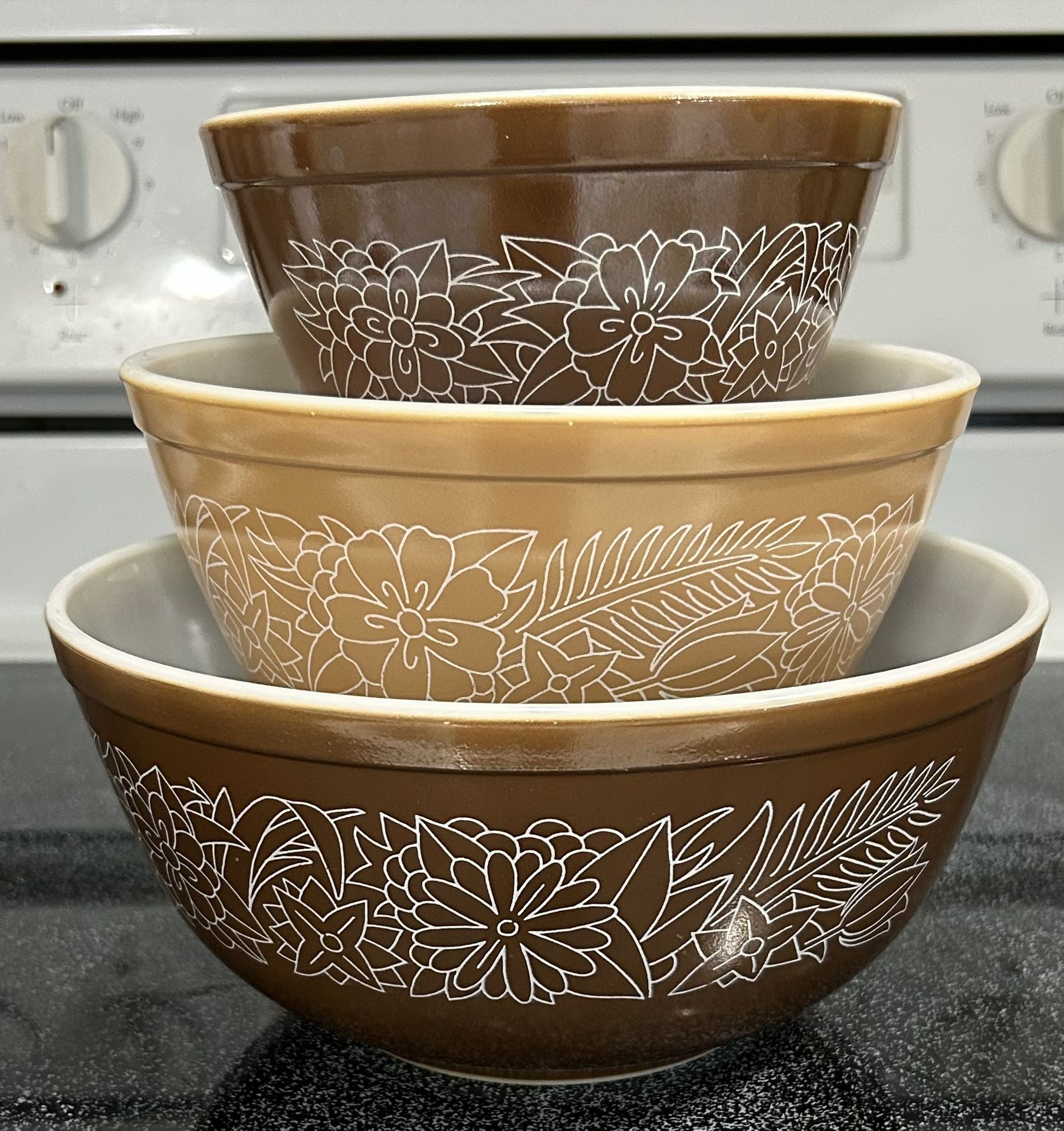 Set of 3 Vintage Pyrex Woodland Nesting Mixing Bowls #401 #402 #403