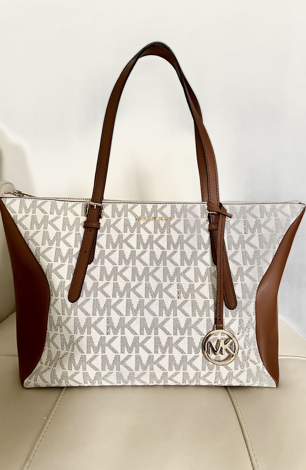 Michael Kors Medium/Large Handbag