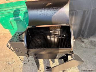 Traeger tailgater 20 portable wood grill smoker