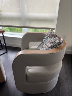 Accent chair