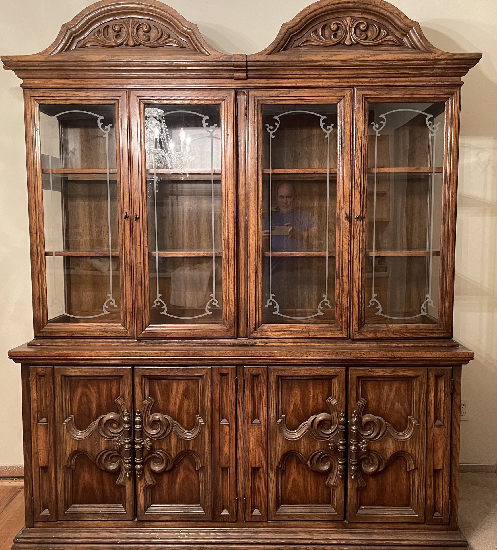 China Cabinet Break Frontpage and Server