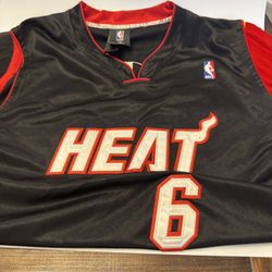 Men’s XXL LeBron Jersey