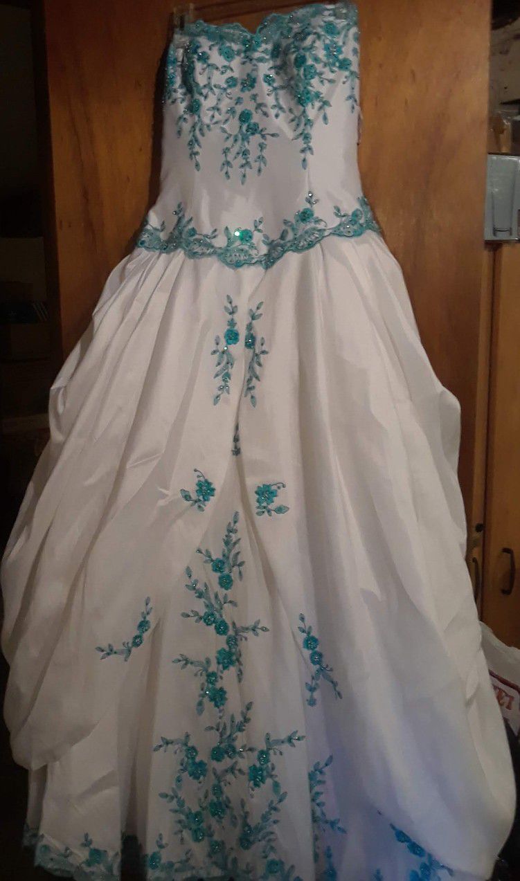 Sweet 15/Quinceanera Birthday Or Gypsy Wedding Dress/Gown With Accessories