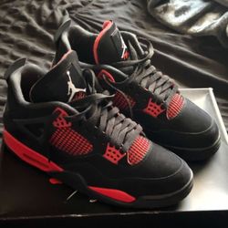 Jordan 4 Red thunders Size 11.5 