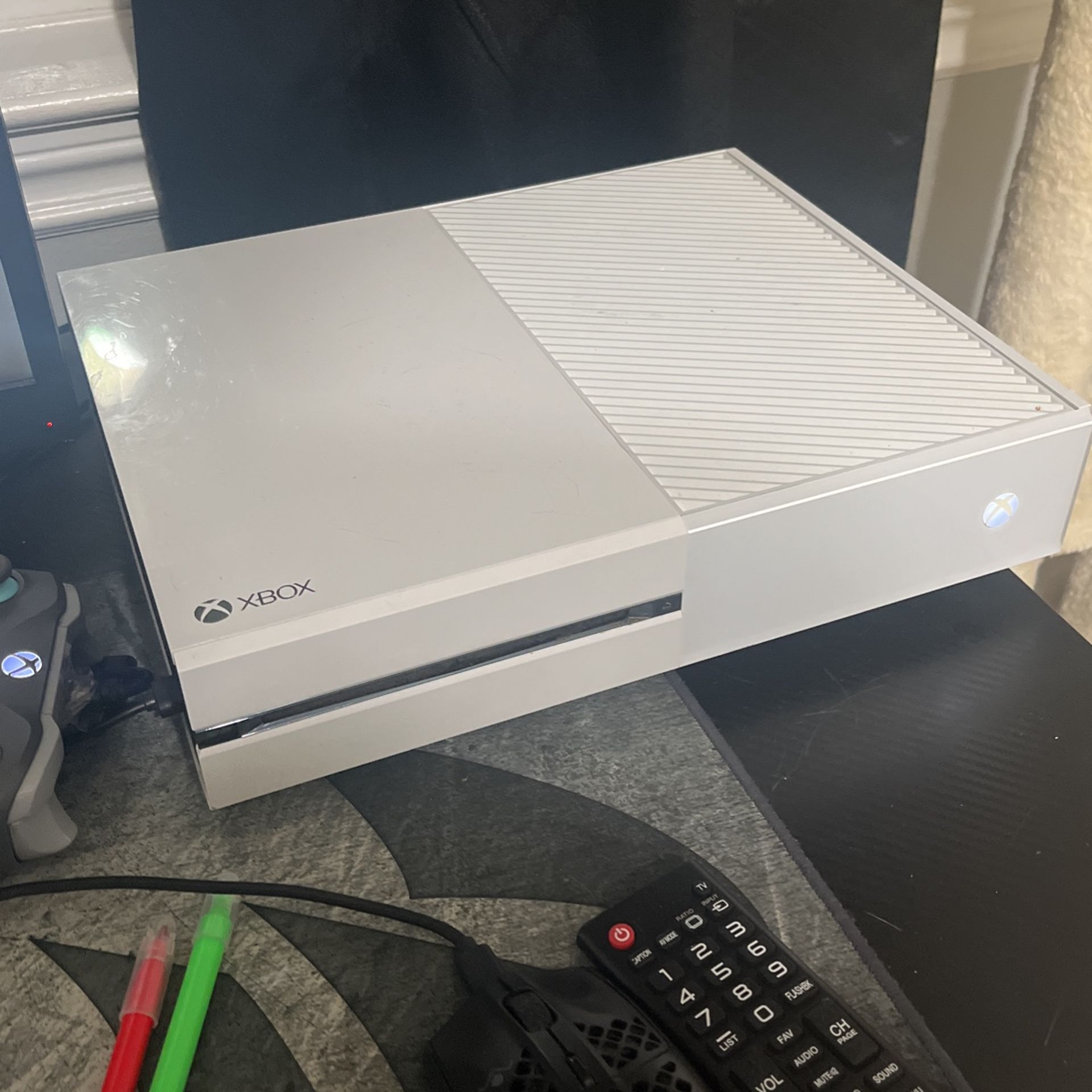 Xbox One S 1tb Come With Elite Controller And Wires