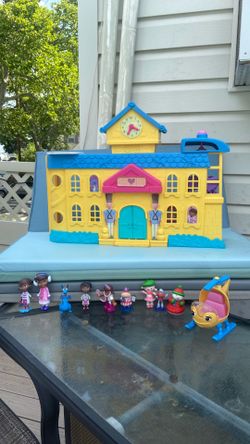 Doc Mc Stuffins Toy Hospital doll house
