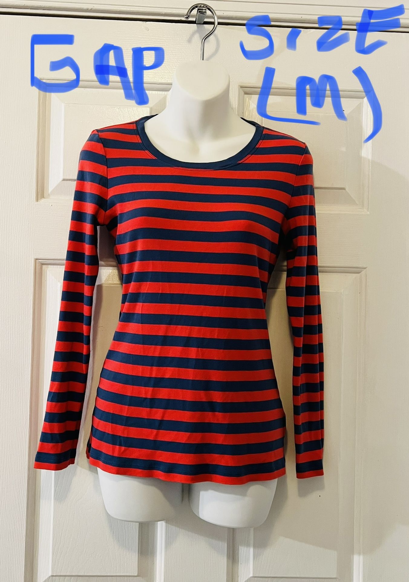 Very beautiful women shirt size (M) only $5