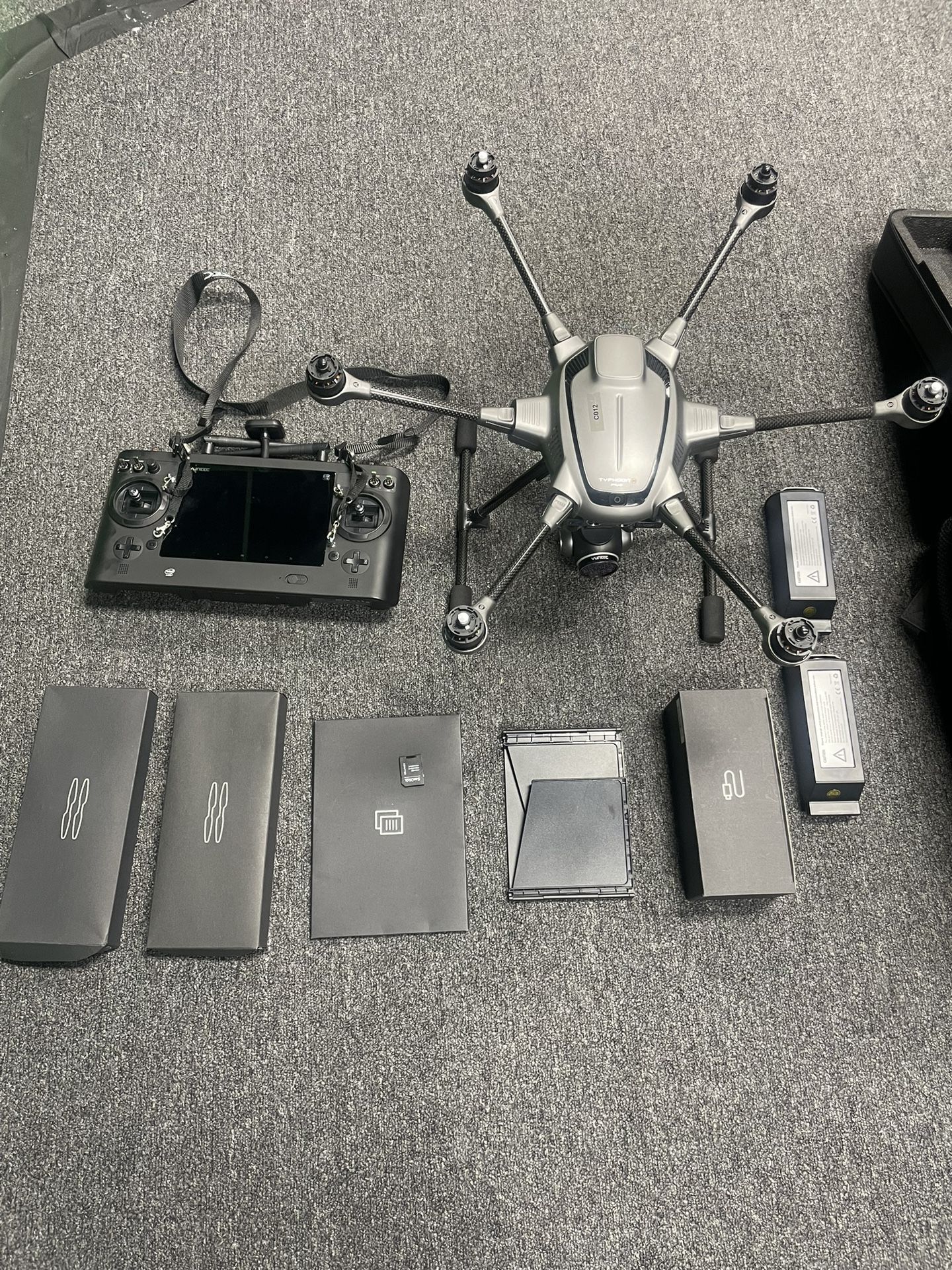 Yuneec Typhoon H3 Hexacopter with 1" Sensor 4K Camera, ST16S Ground station