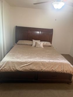 Cal, King bed ￼