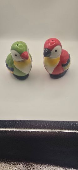 Pier 1 Ceramic Salt and Pepper Shakers, Parrots