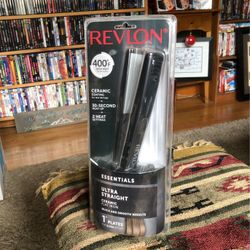 Brand New Revlon Flat Iron 