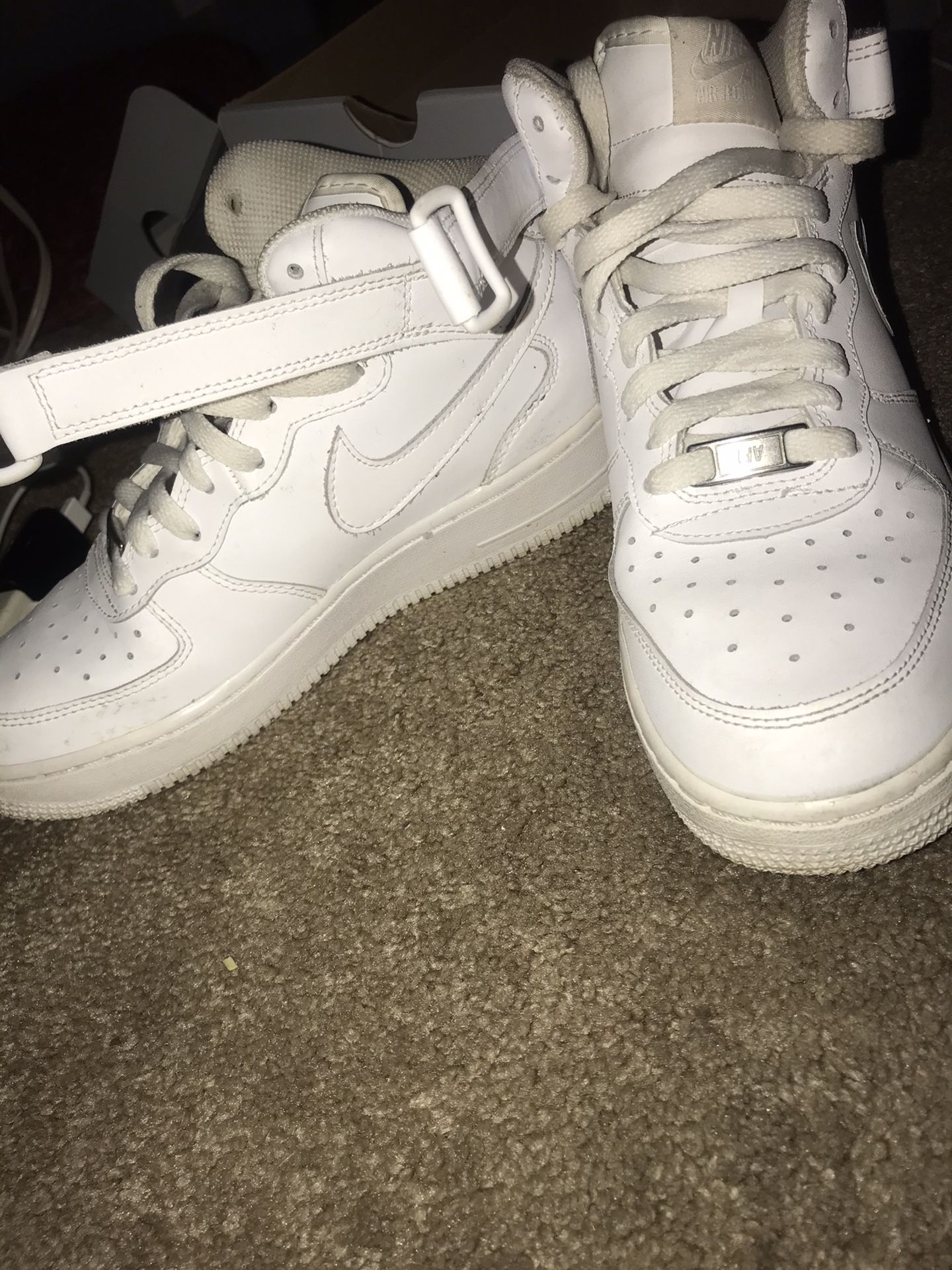 Air Force 1’s (Nike Air)