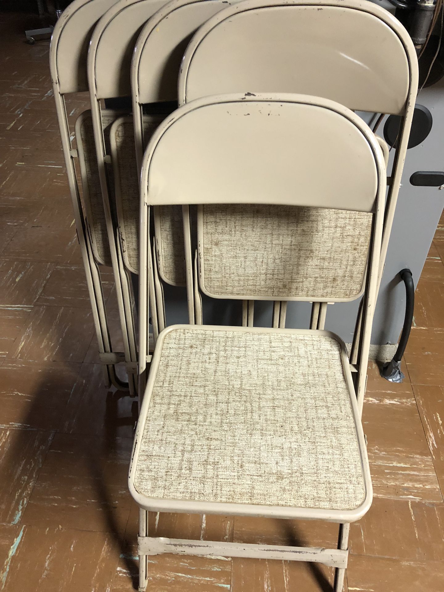 Folding Chairs  Total 5