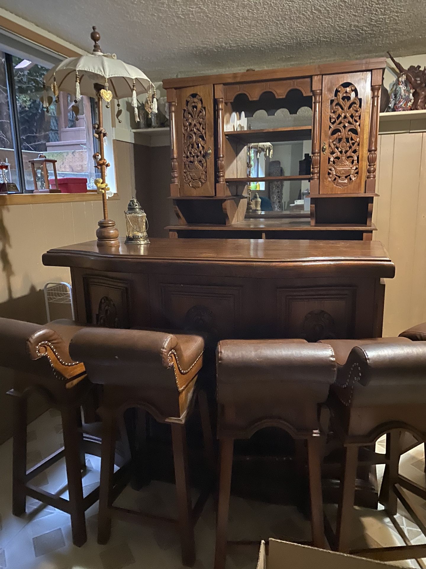 Indonesian teakwood bar with 6 bar stools