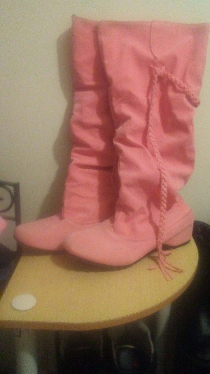 Pink boots new