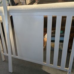 Convertible Bed/Crib