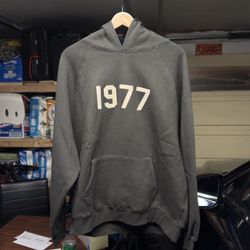 Essential Hoodie Iron (Size: X-Small)