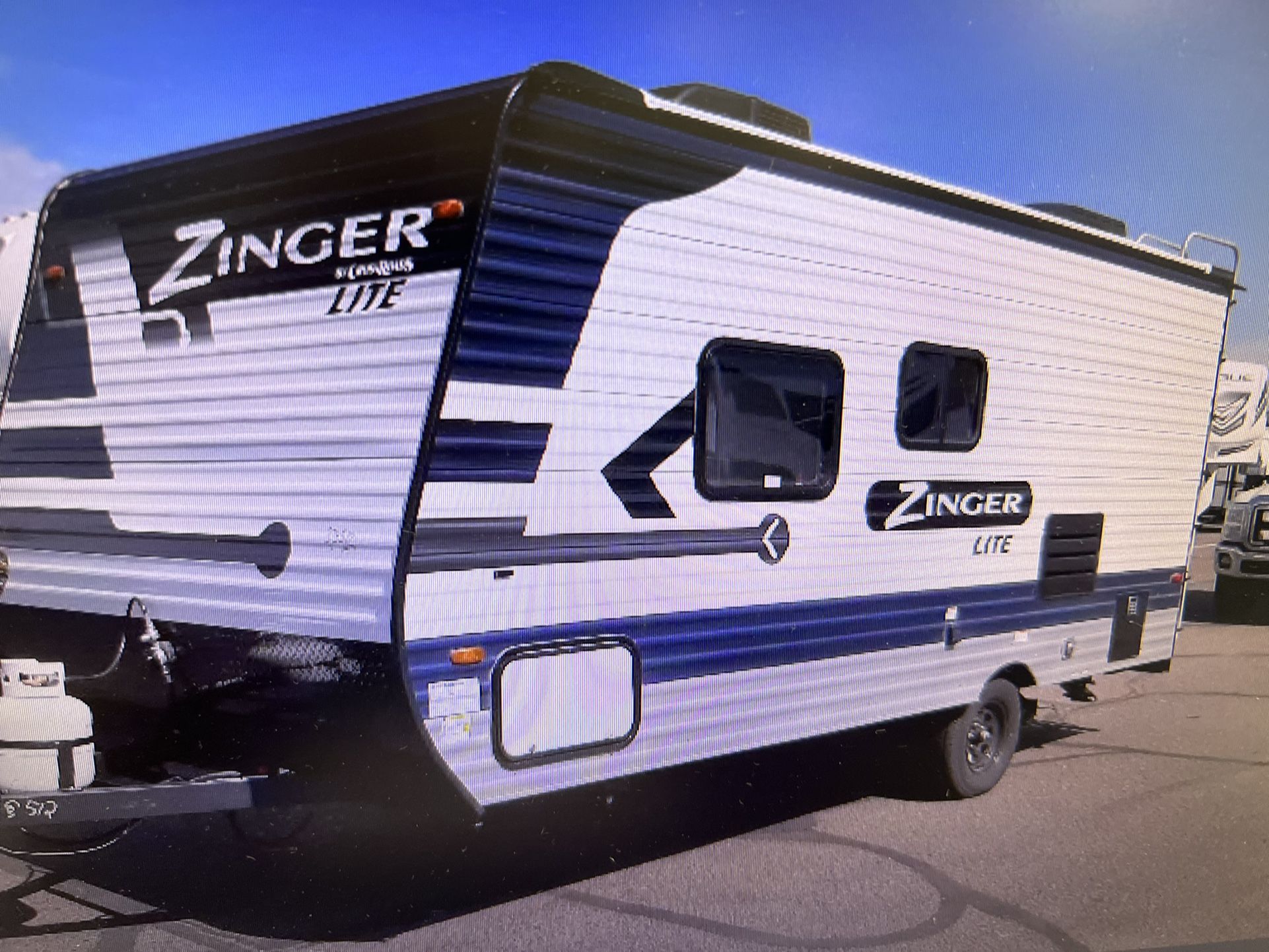 NEW 2022 ZINGER 18RB