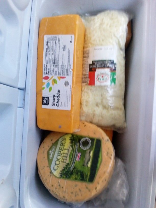 Cheese Cheede5lbs, Mozzarella 20lbs, Point Raise Farmstead, Somedale, Mozzarella 20 Lbs, Pitit Basque 5lbs,Fontal 5lbs, Smoked Mozzarella 5lhs