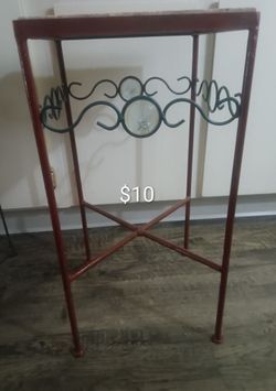 Square table, plant stand, large vases, 2 light/chagers