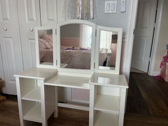 Pottery barn kids Madeline vanity