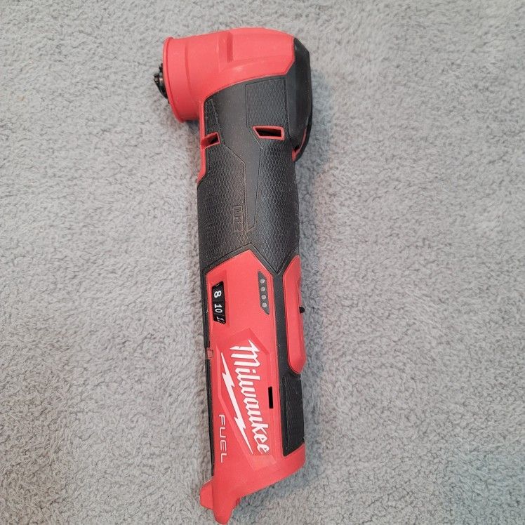 *used* Milwaukee M12 fuel multi tool 2526-20 ( tool only)