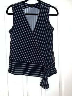 Banana Republic woman’s xs faux wrap sleeveless top