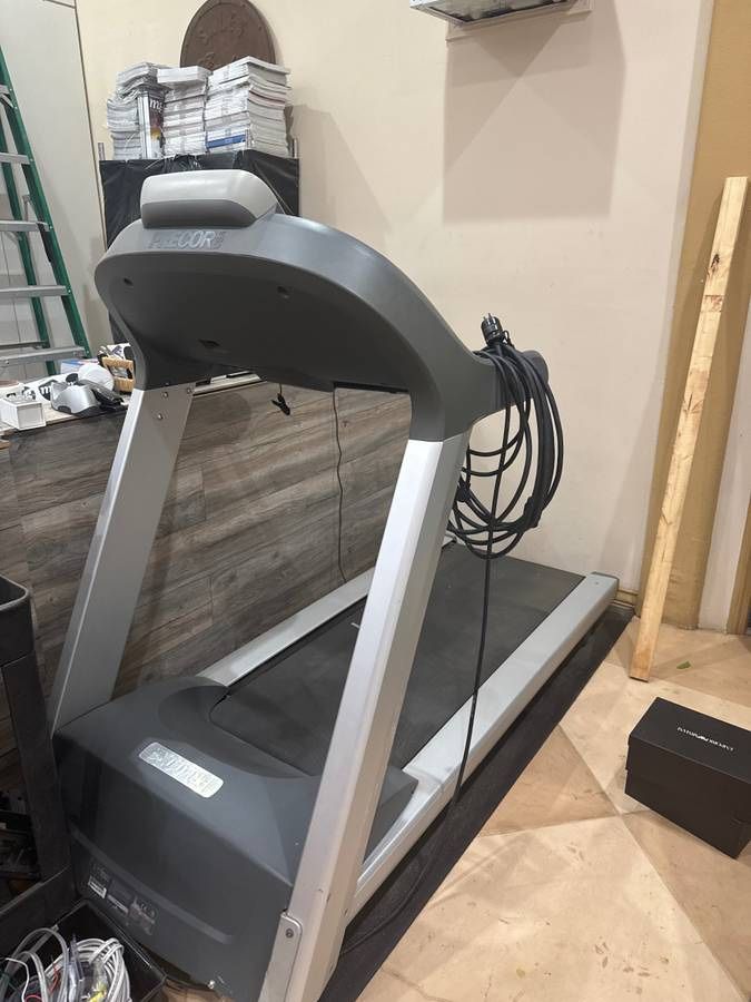 Precor 932i Treadmill
