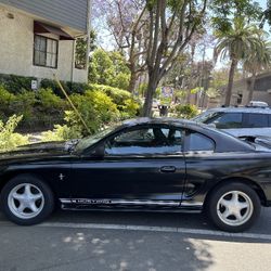 98 Mustang -----V6 