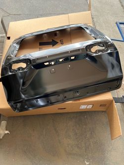 Toyota RAV-4 lift gate