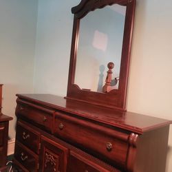 Full Size Dresser With Mirror
