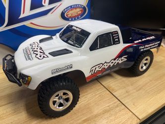 Brand new 2wd Traxxas Slash  custom painted with battery and charger