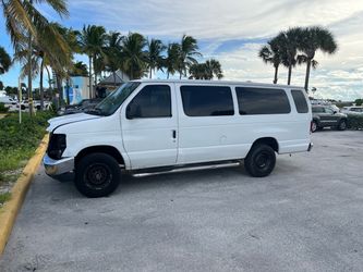2009 Ford E350 Extended Passenger Van