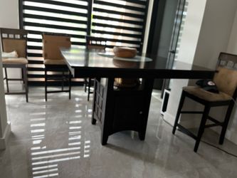Dinning Table  Like New